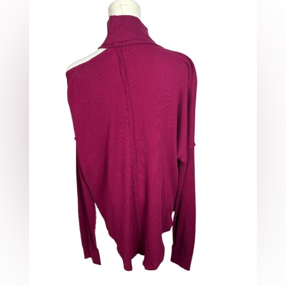 We The Free Off-Shoulder Turtleneck Sweater in Raspberry Size XL - Picture 3 of 6